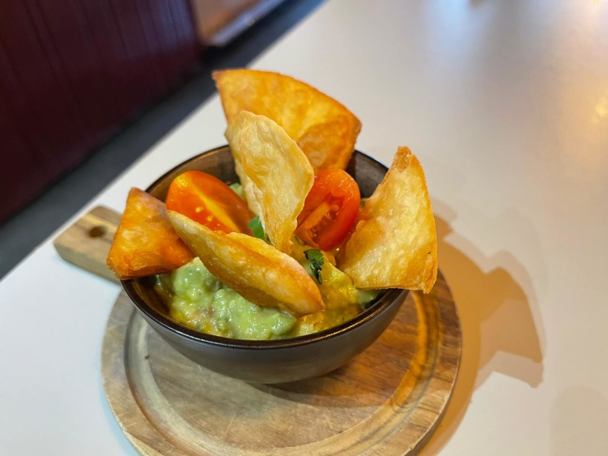 Guacamole con nachos caseros